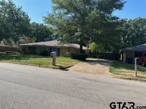 2216 Aberdeen Dr, Tyler, TX 75703
