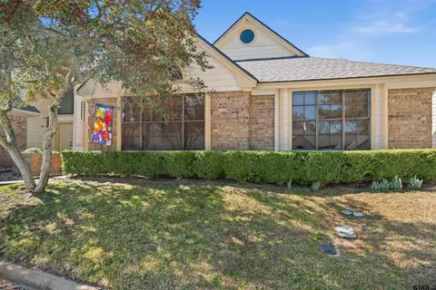 5755 Golden Oaks Dr, Tyler, TX 75703