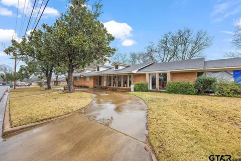 2311 Briarwood Dr, Jacksonville, TX 75766