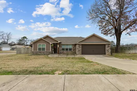 402 Mission Crst, Lindale, TX 75771