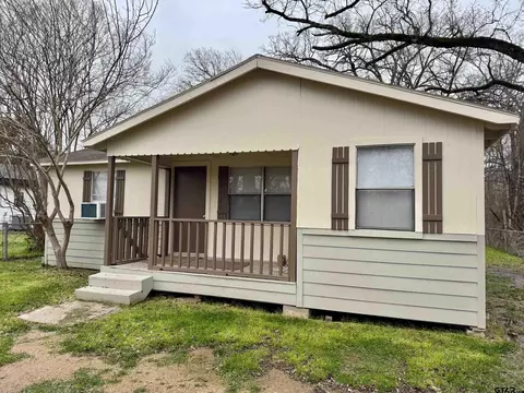 402 W Austin St, Crockett, TX 75835