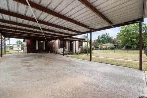 1917 Woodlawn St, Tyler, TX 75702