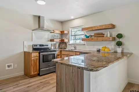 17598 Stacy St, Lindale, TX 75771