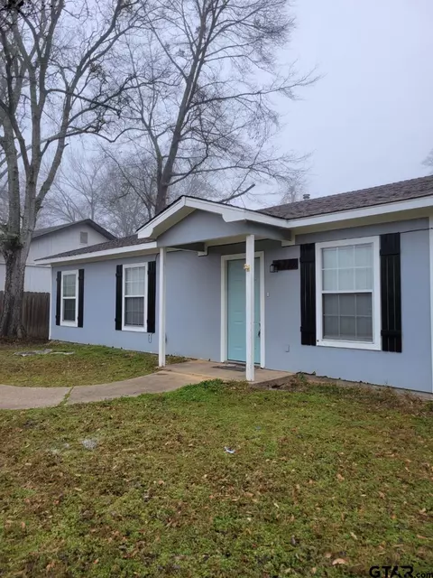 217 Half St, Lindale, TX 75771