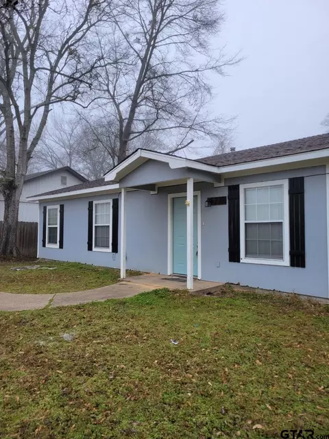 217 Half St, Lindale, TX 75771