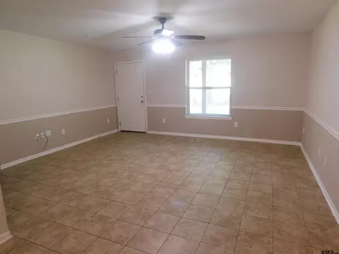 602 E South St #11, Lindale, TX 75771