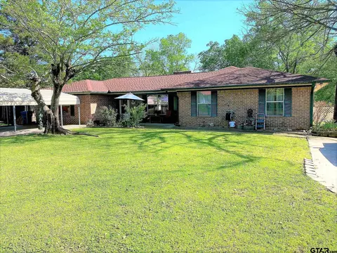 1210 E 3rd St, Mount Pleasant, TX 75455