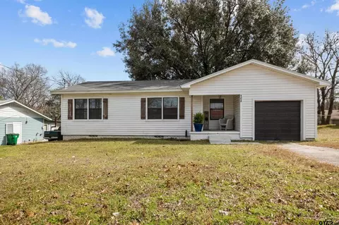 108 Romallen, Palestine, TX 75801
