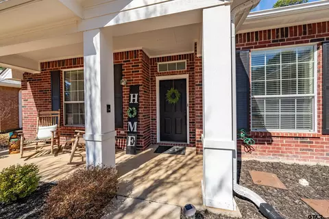 617 Winding Brook Ln, Tyler, TX 75703