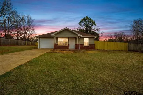 202 Park Ln, Jacksonville, TX 75766