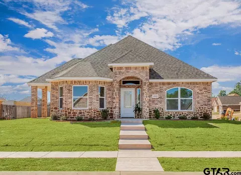 1512 White Bear Trl, Lindale, TX 75771