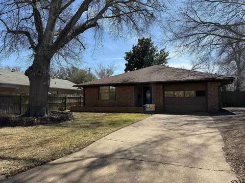 817 Howard, Jacksonville, TX 75766