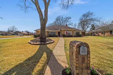 5909 Stoneleigh Dr, Tyler, TX 75703