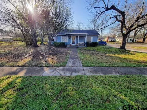 300 E Longview St, Arp, TX 75750