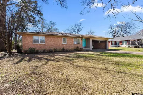 104 W Blackstone Dr, White Oak, TX 75693
