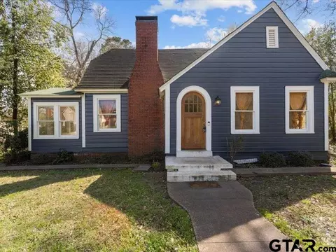604 E Neches St, Palestine, TX 75801