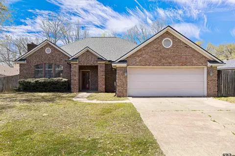 200 Ravenwood St, Henderson, TX 75654