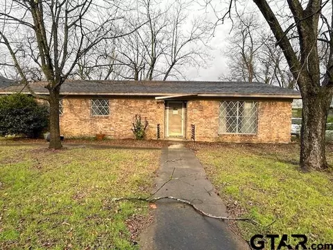 717 N Newsom, Mineola, TX 75773