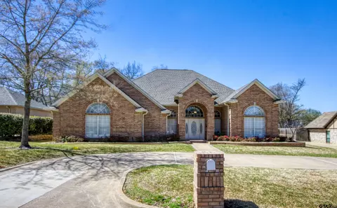 5801 Churchill Dr, Tyler, TX 75703