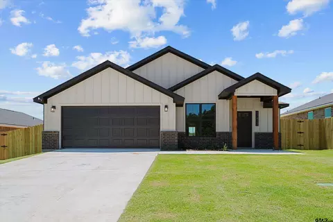 17417 Crossing Cir, Lindale, TX 75771