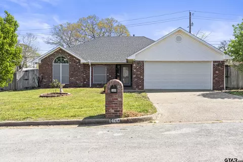 1400 Lakeside Ct, Lindale, TX 75771