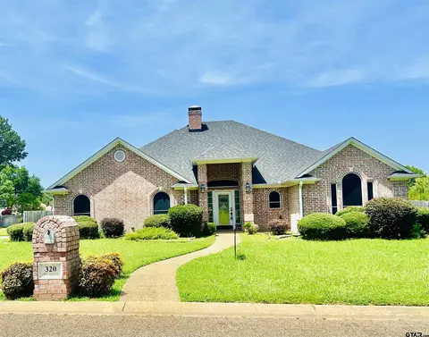 320 Briarcrest Dr, Chandler, TX 75758