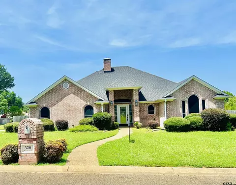 320 Briarcrest Dr, Chandler, TX 75758