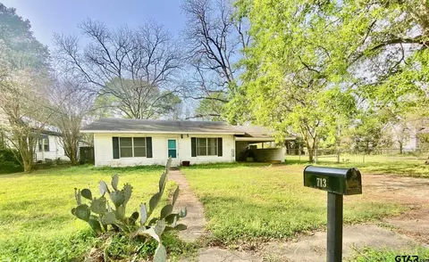 713 Lamar Ave, Crockett, TX 75835