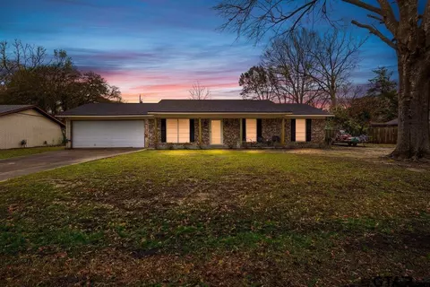1102 Rosewood Dr, Carthage, TX 75633