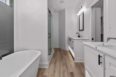 Bath - 2059 Locklear Ln, Tyler, TX 75703 photo 1 of 4
