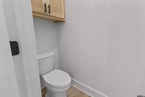 Bath - 2041 Locklear Ln, Tyler, TX 75703 photo 6 of 8
