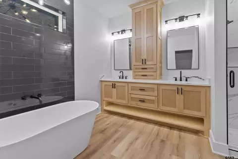 Bath - 2041 Locklear Ln, Tyler, TX 75703 photo 3 of 8