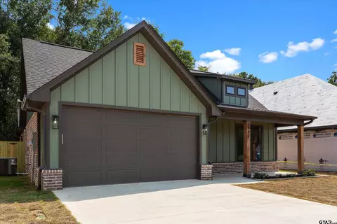 Exterior - 2047 Locklear Ln, Tyler, TX 75703 photo 3 of 5