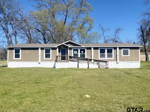 305 W 3rd St, Omaha, TX 75571