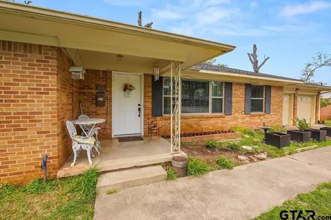 2219 Crestwood Dr, Tyler, TX 75701