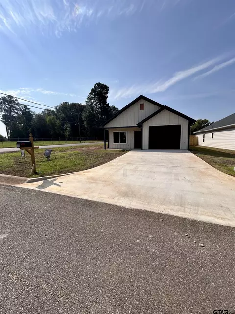 388 Alexander St, Kilgore, TX 75662