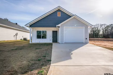 392 Alexander St, Kilgore, TX 75662