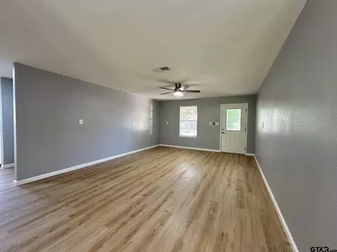 802 E Terrell Ave, Crockett, TX 75835 photo 5