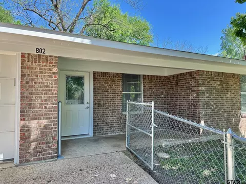 802 E Terrell Ave, Crockett, TX 75835 photo 4