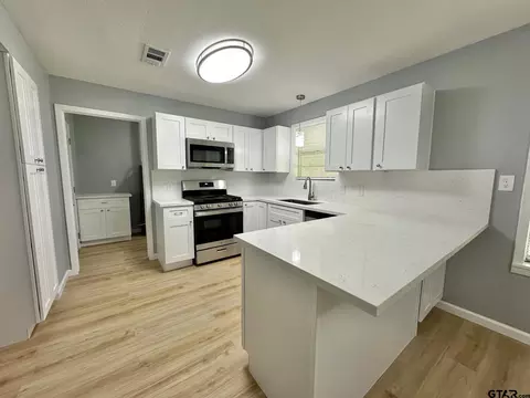 802 E Terrell Ave, Crockett, TX 75835 photo 12