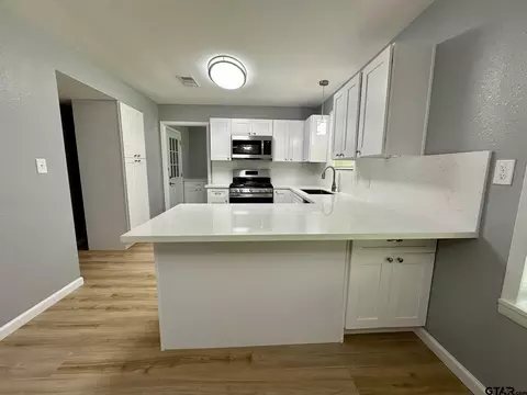 802 E Terrell Ave, Crockett, TX 75835 photo 9