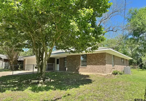 802 E Terrell Ave, Crockett, TX 75835 photo 2