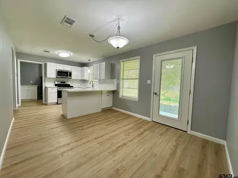 802 E Terrell Ave, Crockett, TX 75835 photo 8