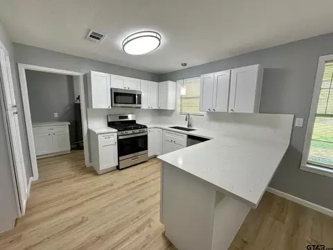802 E Terrell Ave, Crockett, TX 75835 photo 10