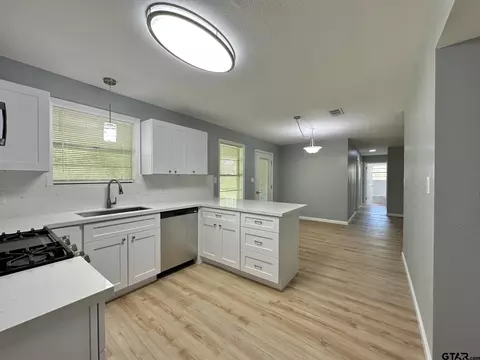 802 E Terrell Ave, Crockett, TX 75835 photo 11