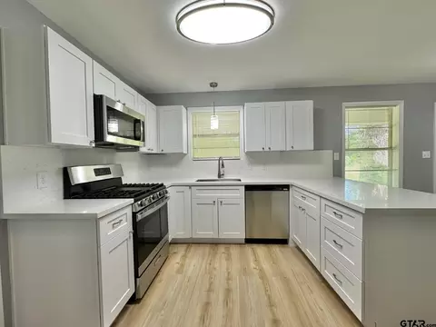 802 E Terrell Ave, Crockett, TX 75835 photo 13