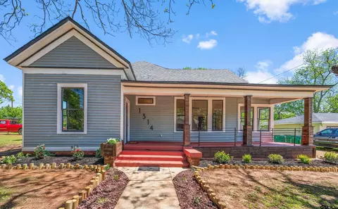 1314 N Queen St, Palestine, TX 75803