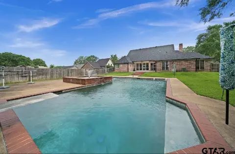 2107 Baylor Dr, Jacksonville, TX 75766