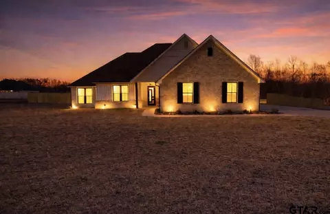 349 Brooks Dr, Gladewater, TX 75647