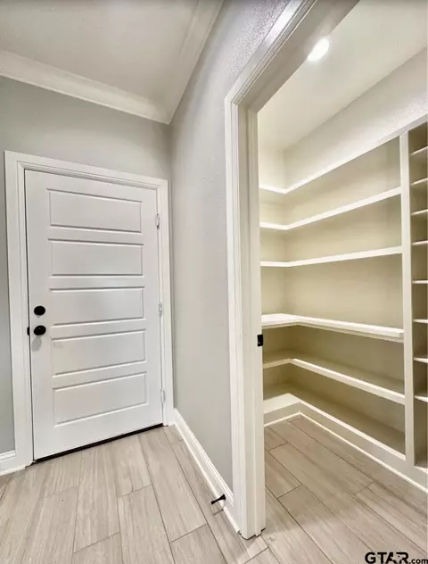 Entry Way - 349 Brooks Dr, Gladewater, TX 75647 photo 4 of 7